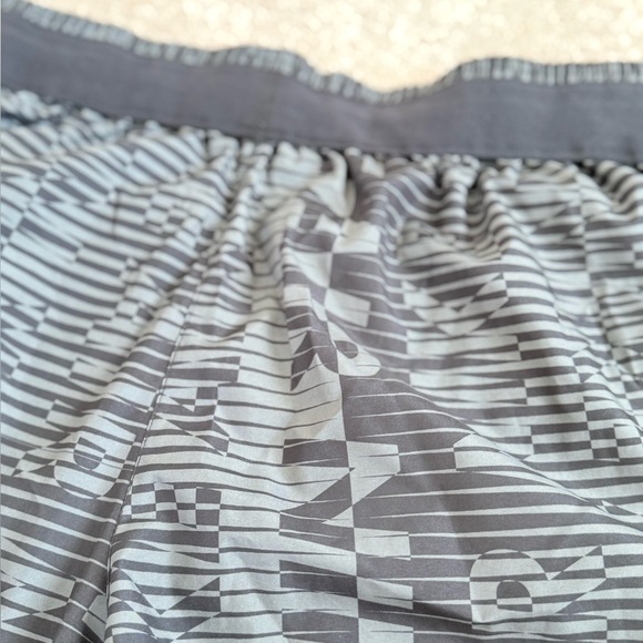 NIKE Air Running Tempo Shorts In Black Print M - Picture 6 of 9